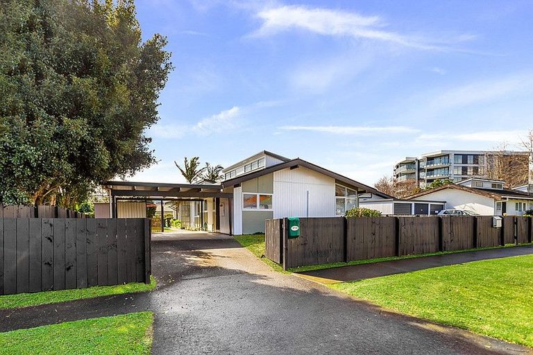 Photo of property in 1/1a Yeovil Road, Te Atatu Peninsula, Auckland, 0610