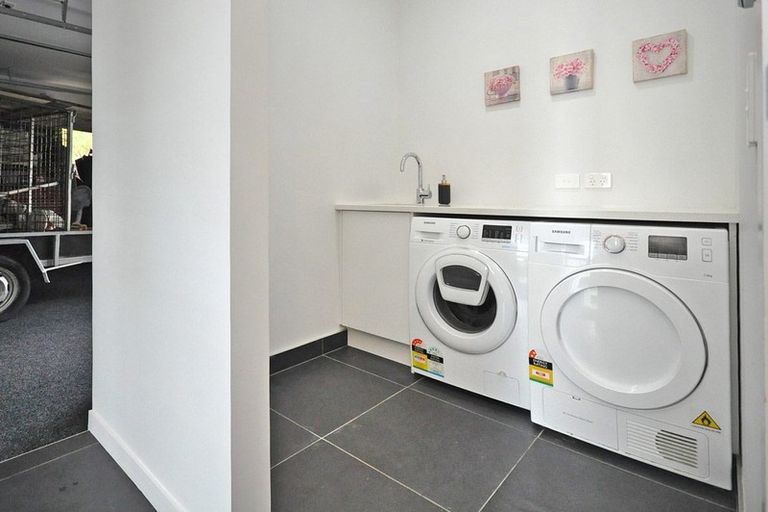 Photo of property in 8 Bellamont Street, Kumeu, 0810