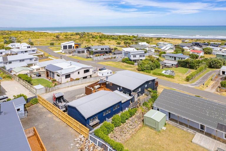 Photo of property in 14 Okiwa Terrace, Waiinu Beach, Whanganui, 4588