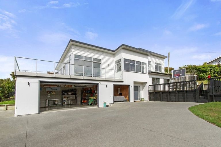 Photo of property in 32a Tawa Terrace, Tawa, Wellington, 5028