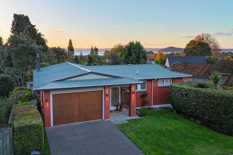 Photo of property in 2 Highfield Place, Lynmore, Rotorua, 3010