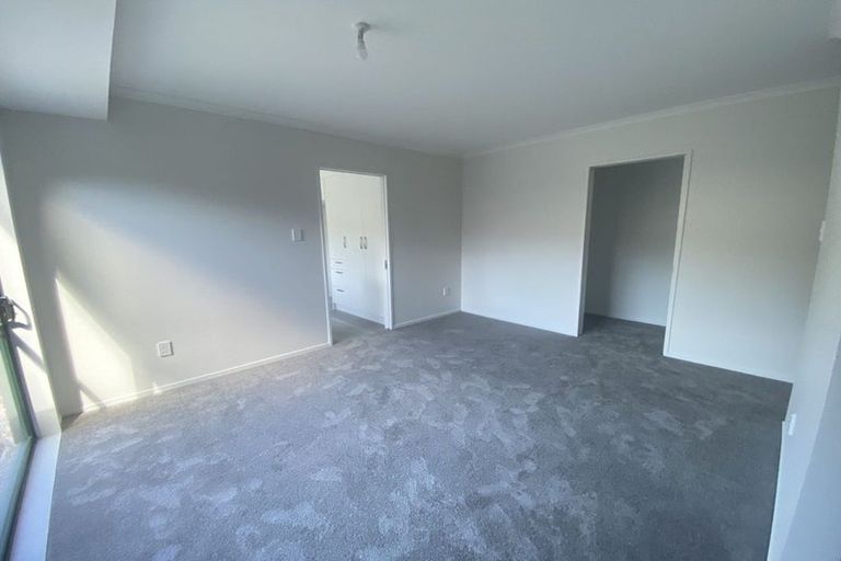 Photo of property in 15 Vanderbilt Parade, Albany, Auckland, 0632