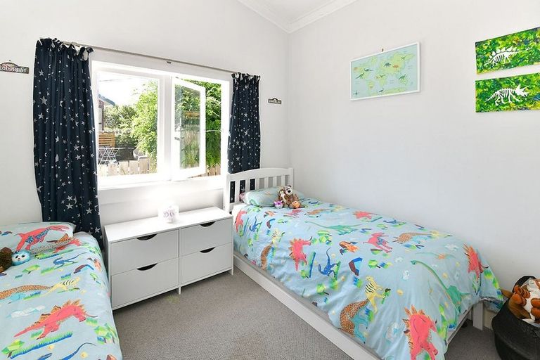 Photo of property in 1/6 Sundown Avenue, Manly, Whangaparaoa, 0930