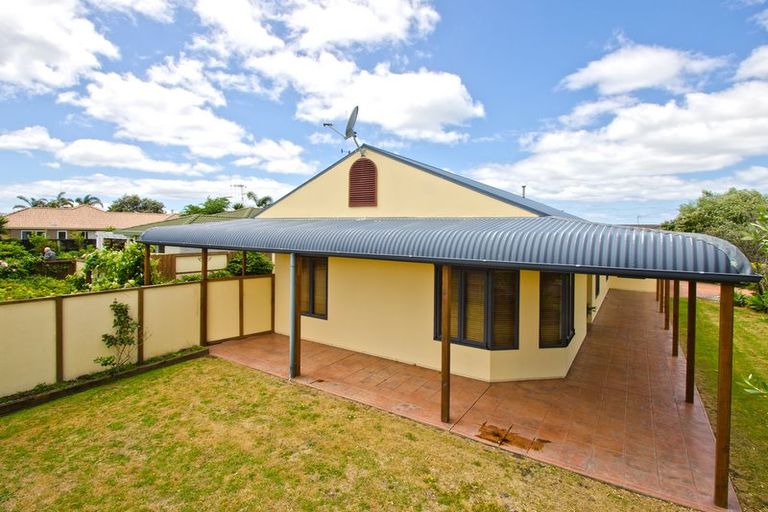 Photo of property in 5 Dune Avenue, Papamoa Beach, Papamoa, 3118