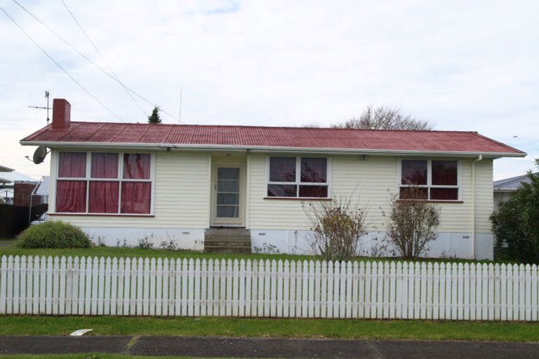 Photo of property in 6 Geoffrey Place, Mangere East, Auckland, 2024
