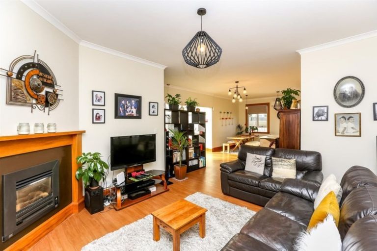 Photo of property in 25 Mangorei Road, Strandon, New Plymouth, 4312