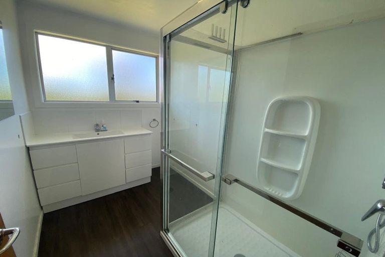 Photo of property in 4 Kilcar Place, Massey, Auckland, 0614