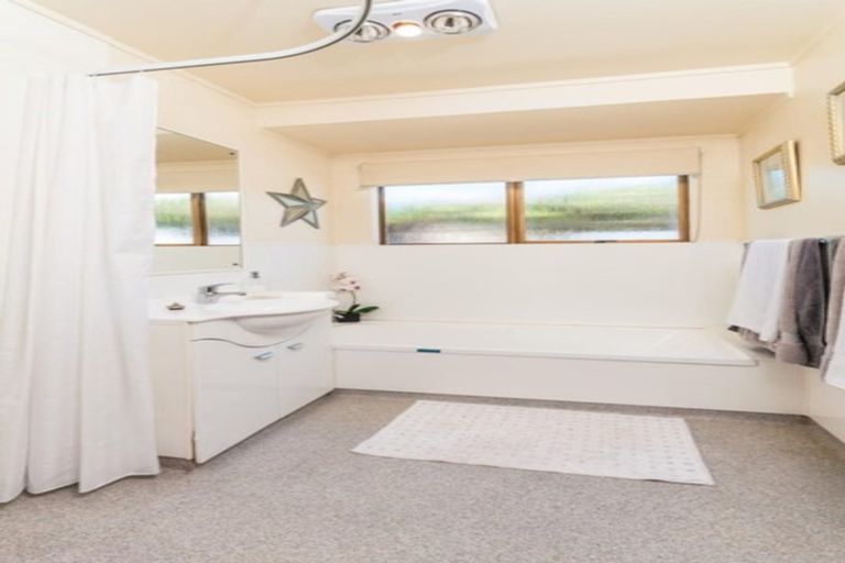 Photo of property in 1/29 Awaruku Road, Torbay, Auckland, 0630