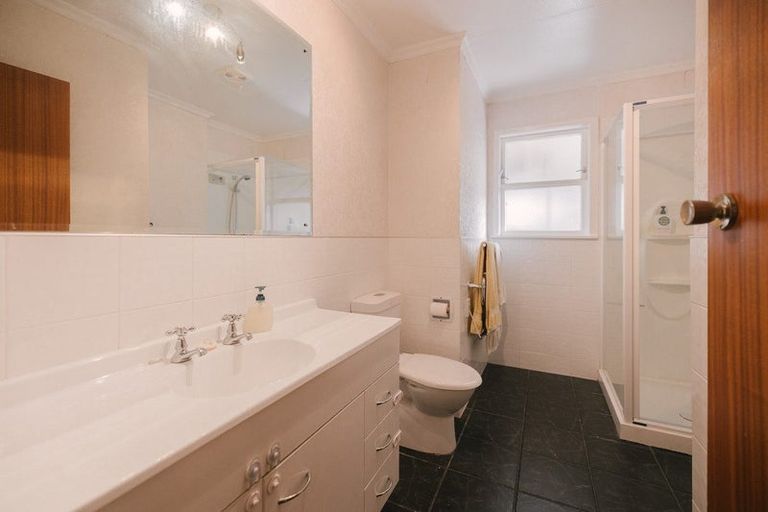 Photo of property in 69 Wikiriwhi Crescent, Awapuni, Palmerston North, 4412