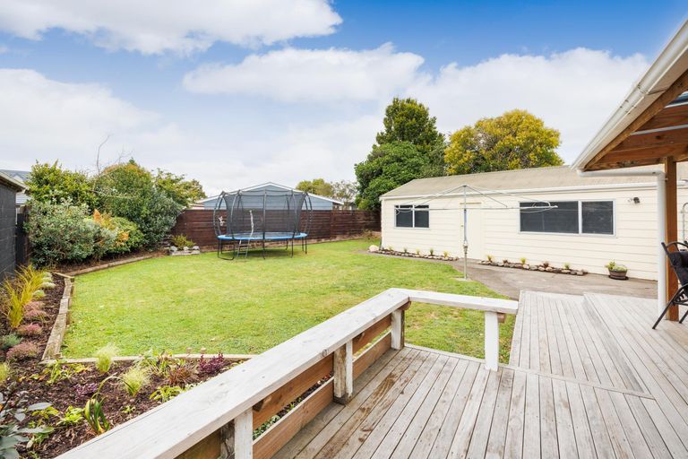 Photo of property in 21 Acacia Street, Kelvin Grove, Palmerston North, 4414