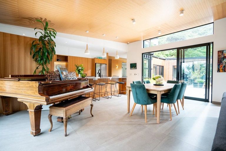 Photo of property in 17 Kim Street, Khandallah, Wellington, 6035