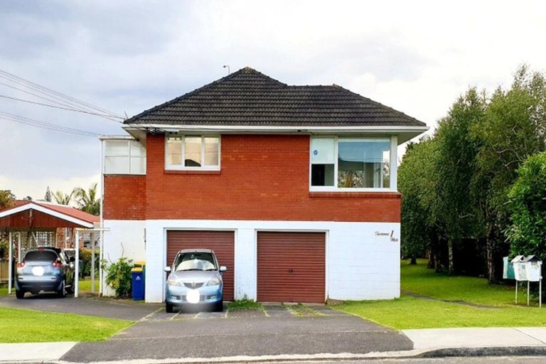 Photo of property in 1 Marsh Avenue, Forrest Hill, Auckland, 0620