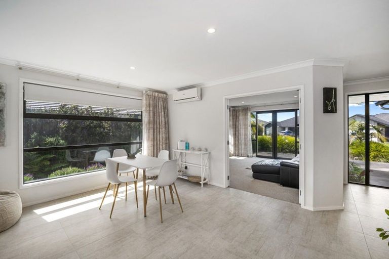 Photo of property in 11 Lakeside Terrace, Omokoroa, 3114