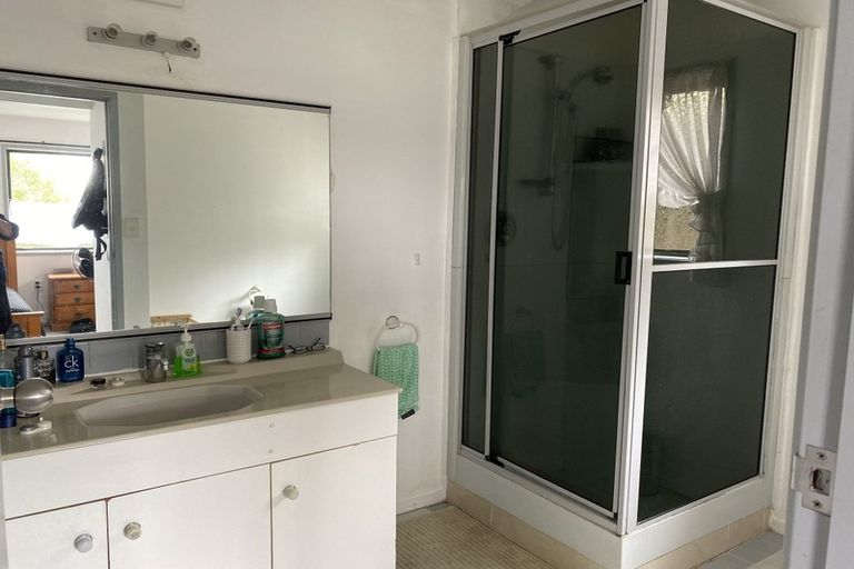 Photo of property in 1/7 Colmar Road, Mellons Bay, Auckland, 2014