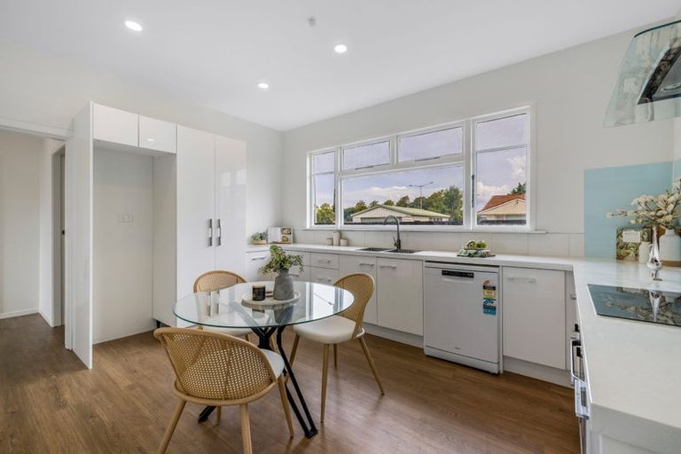 Photo of property in 1/207 Main North Road, Redwood, Christchurch, 8051