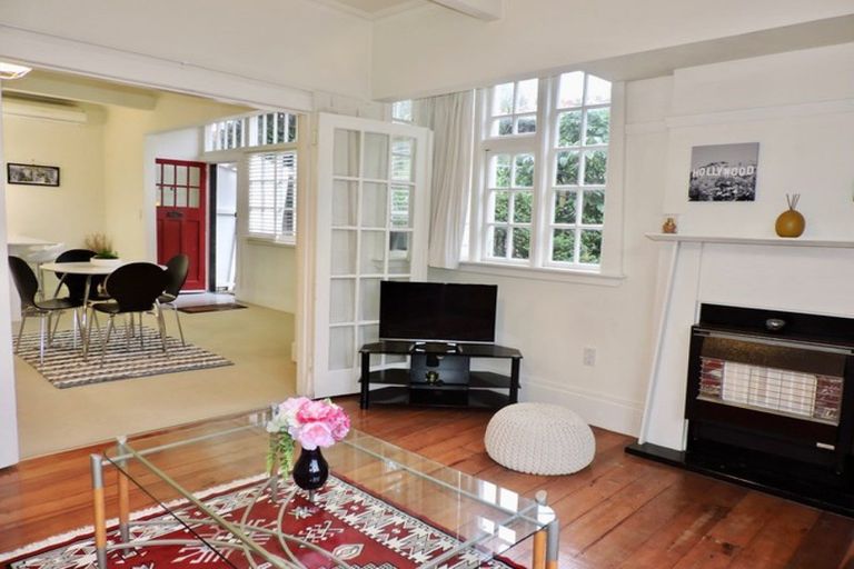 Photo of property in 145 Kelburn Parade, Kelburn, Wellington, 6012