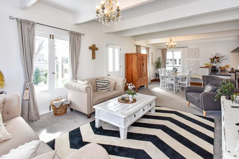 Photo of property in 84 Wattle Farm Road, Wattle Downs, Auckland, 2103