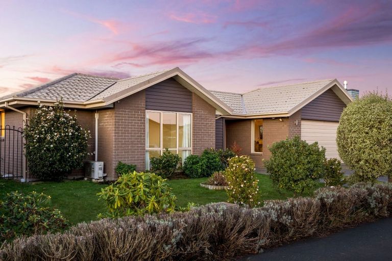 Photo of property in 17 Conie Glen Lane, Broomfield, Christchurch, 8042