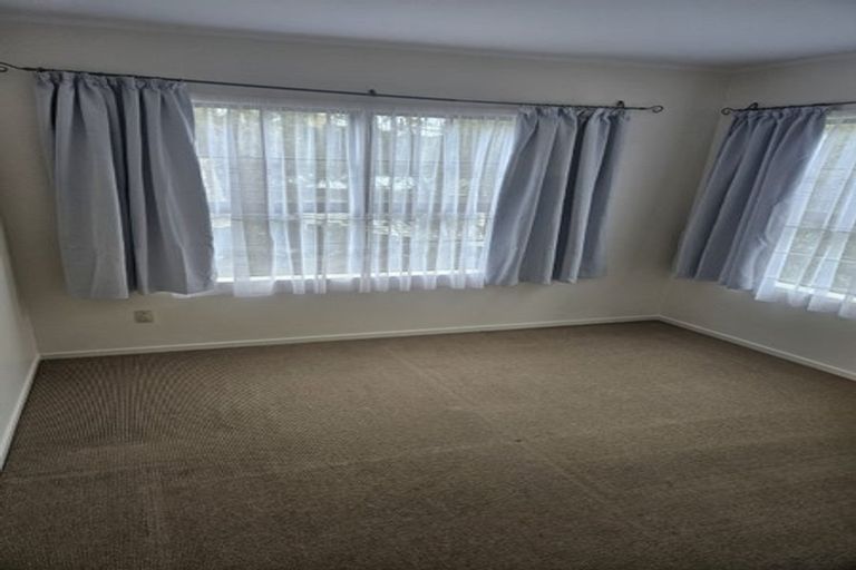 Photo of property in 19 Hiwihau Place, Glenfield, Auckland, 0629
