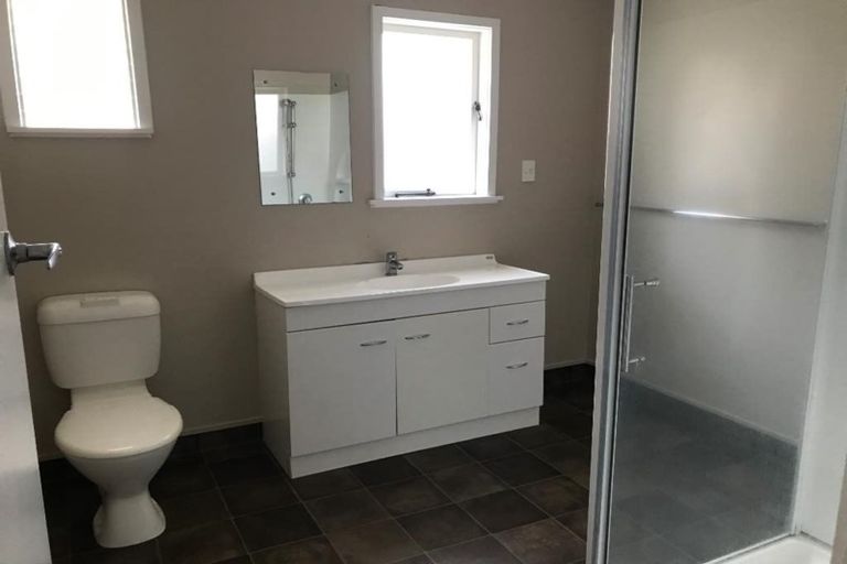 Photo of property in 2 Snead Place, Hamilton East, Hamilton, 3216