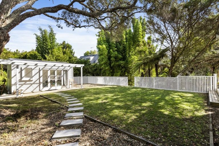 Photo of property in 115 Beach Haven Road, Beach Haven, Auckland, 0626