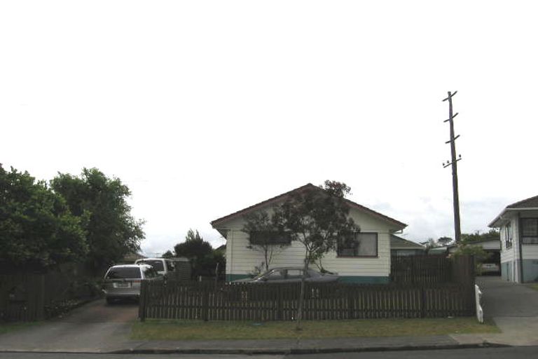 Photo of property in 33 Meadowood Drive, Unsworth Heights, Auckland, 0632