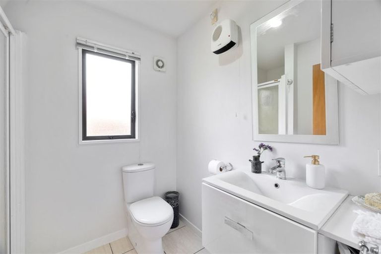 Photo of property in 2 Fadges Lane, Bryndwr, Christchurch, 8053