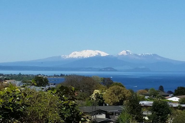 Photo of property in 100 Taupo View Road, Taupo, 3330