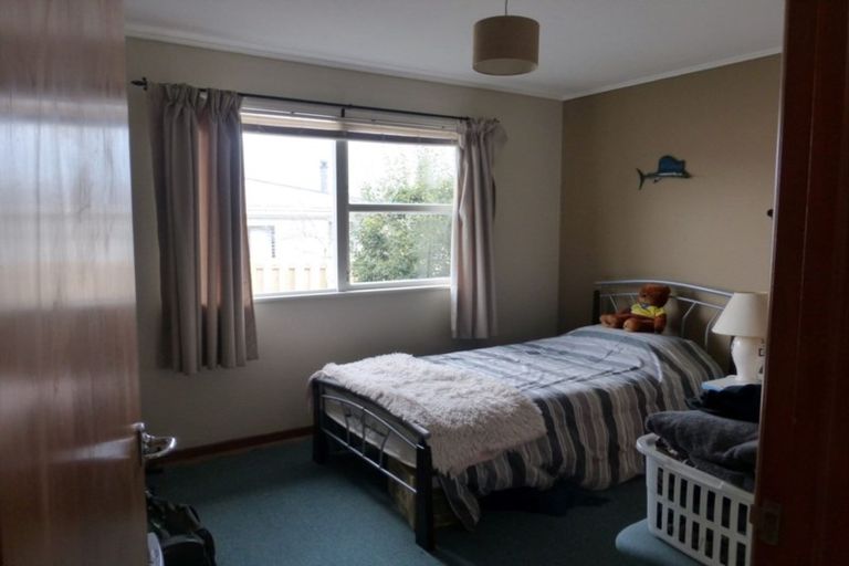 Photo of property in 46 La Rosa Street, Green Bay, Auckland, 0604