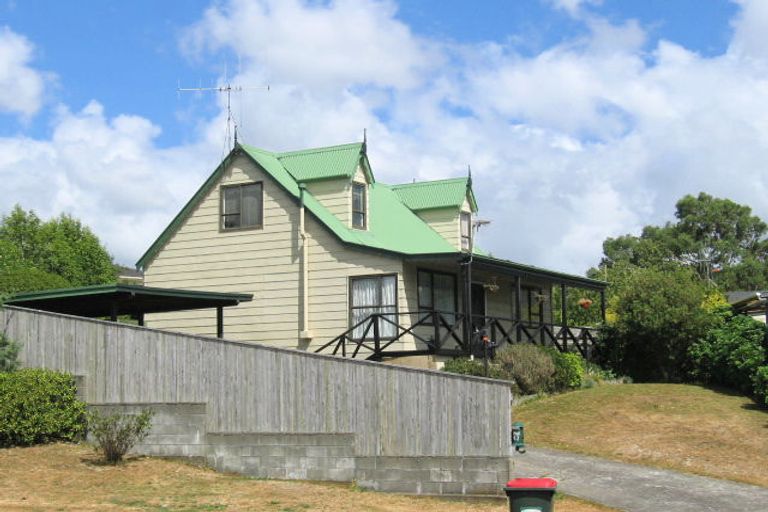 Photo of property in 92 Gemstone Drive, Birchville, Upper Hutt, 5018