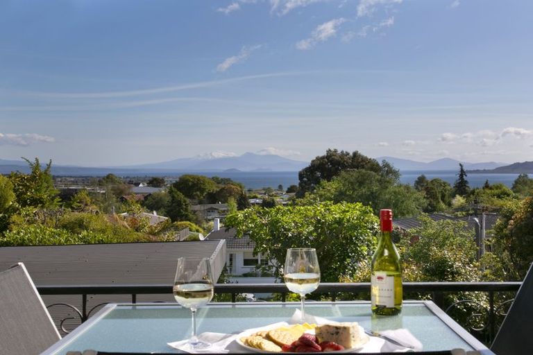 Photo of property in 100 Taupo View Road, Taupo, 3330