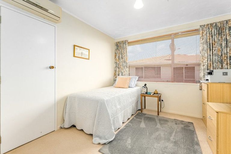 Photo of property in 16 Hicks Close, Whitby, Porirua, 5024