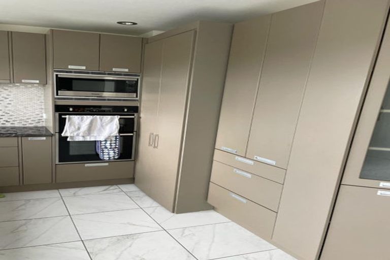 Photo of property in 91 Akaroa Drive, Maupuia, Wellington, 6022