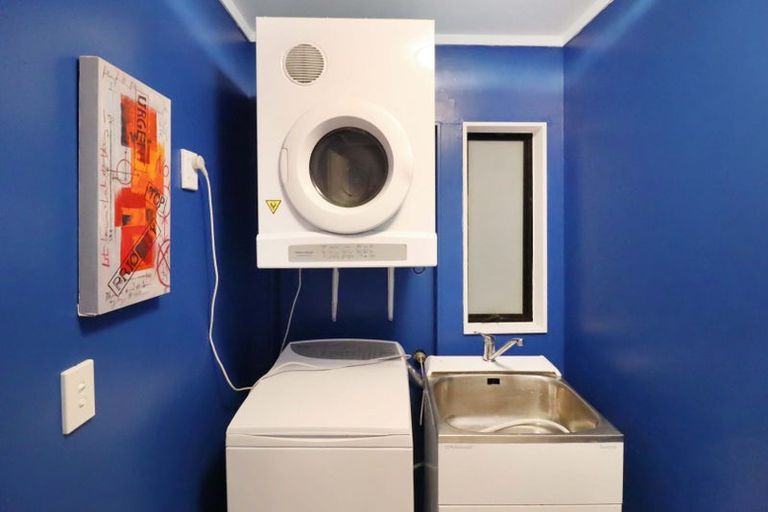 Photo of property in 16 Cathie Place, Karori, Wellington, 6012