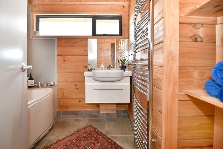 Photo of property in 4 Kanuka Road, Sandspit, Warkworth, 0982