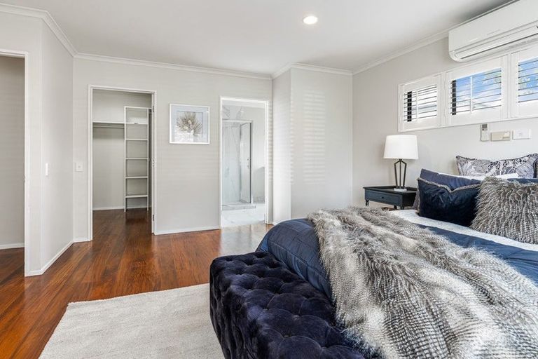 Photo of property in 5 Hobie Court, West Harbour, Auckland, 0618