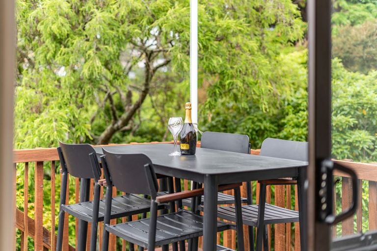 Photo of property in 33 Oak Avenue, Paremata, Porirua, 5024