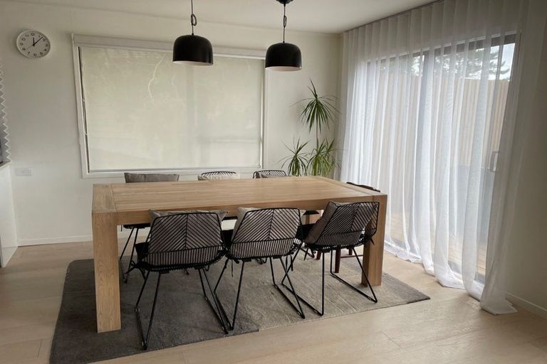 Photo of property in 2 Trias Road, Totara Vale, Auckland, 0629