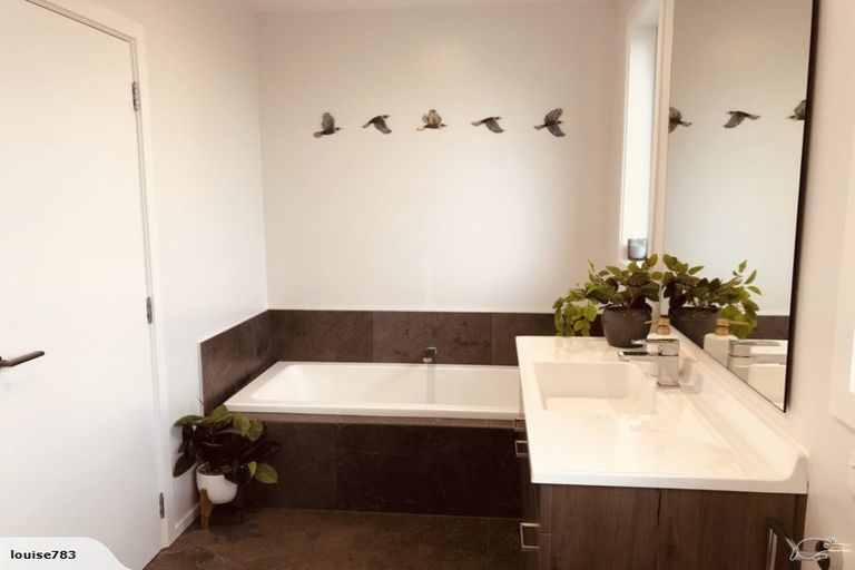 Photo of property in 6 Mararoa Drive, Manapouri, 9679