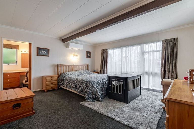Photo of property in 23 Chilton Grove, Hokowhitu, Palmerston North, 4410