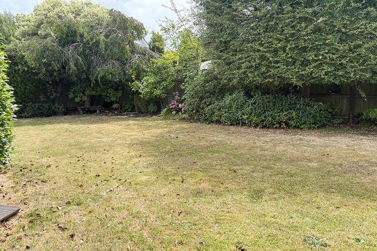 Photo of property in 102 Wairakei Road, Bryndwr, Christchurch, 8052