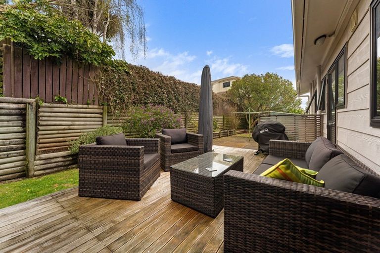 Photo of property in 6 Winstone Place, Highlands Park, New Plymouth, 4312