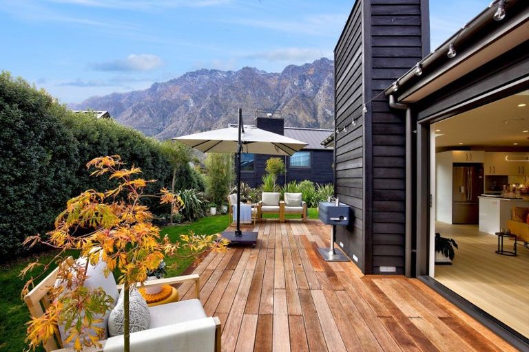 Photo of property in 10 Pendeen Crescent, Jacks Point, Queenstown, 9371