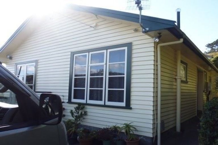 Photo of property in 23 Sheridan Terrace, Johnsonville, Wellington, 6037