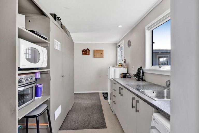 Photo of property in 2 Hurworth Road, Hurworth, New Plymouth, 4371