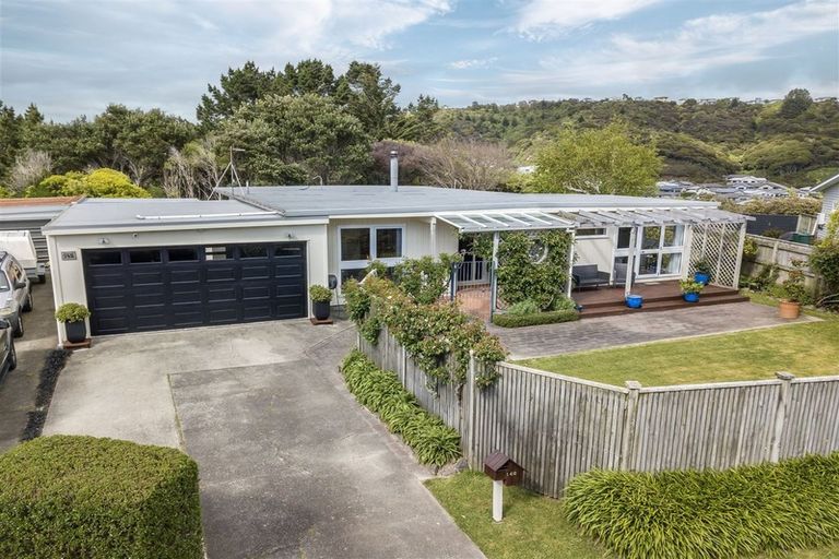 Photo of property in 142 Kahu Road, Paremata, Porirua, 5024