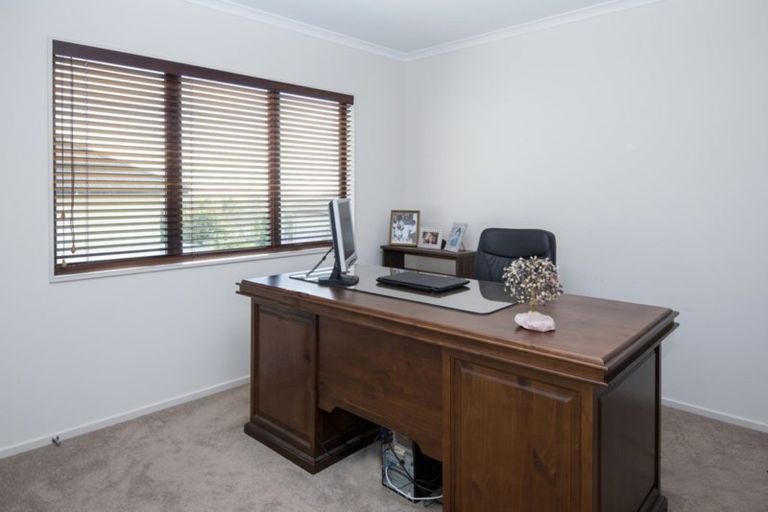 Photo of property in 30 Armstrong Farm Drive, East Tamaki Heights, Auckland, 2016