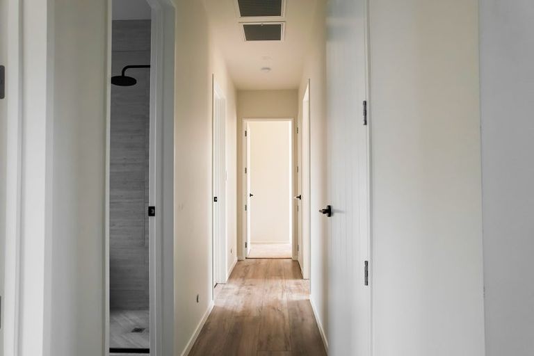 Photo of property in 27 Cara Avenue, Kumeu, 0810