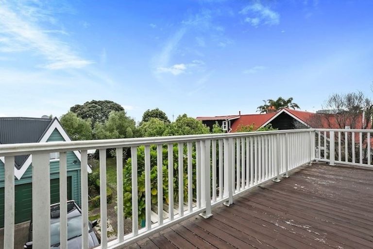 Photo of property in 17 Norwood Road, Bayswater, Auckland, 0622