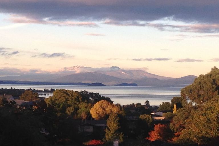 Photo of property in 100 Taupo View Road, Taupo, 3330